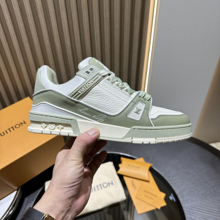 LV TRAINER SNEAKER LV-000570