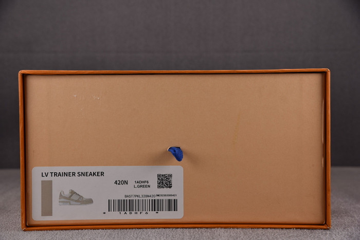 LV TRAINER SNEAKER LV-000587