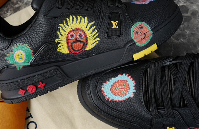 LV SNEAKER LV-000217