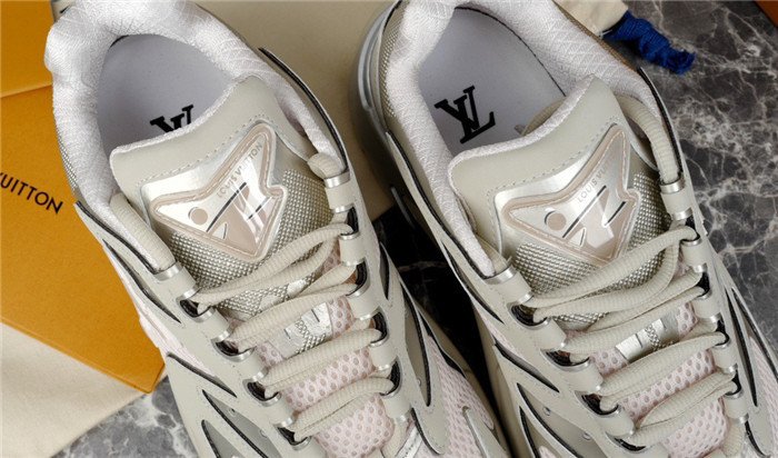 LV SNEAKER LV-000221