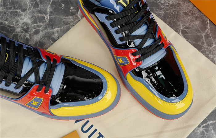 LV SNEAKER LV-000232