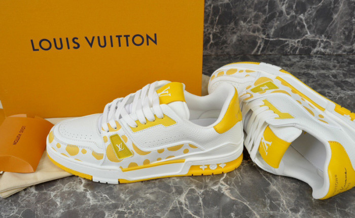 LV SNEAKER LV-000235