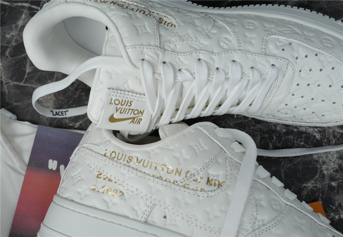 LV SNEAKER LV-000248