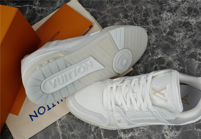 LV SNEAKER LV-000296
