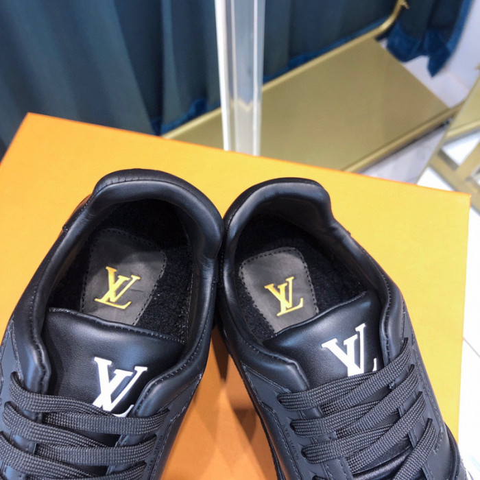 LV SNEAKER LV-000321