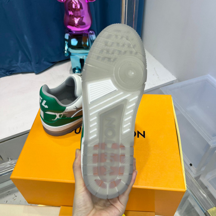 LV SNEAKER LV-000339