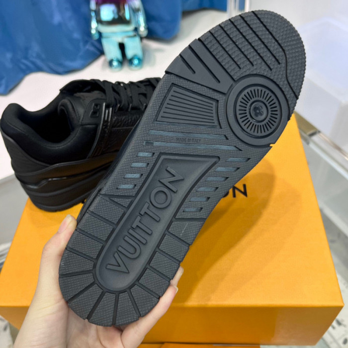 LV SNEAKER LV-000385