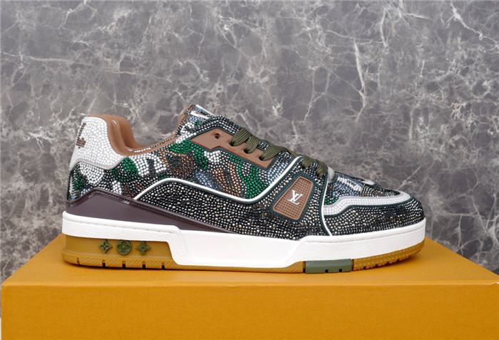 LV SNEAKER LV-000222