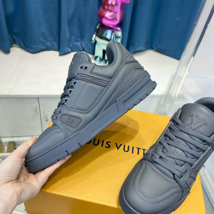 LV SNEAKER LV-000490