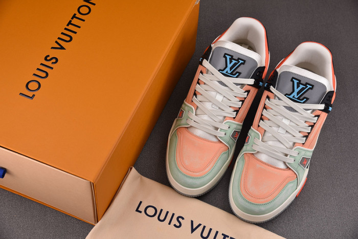 LV SNEAKER LV-000108