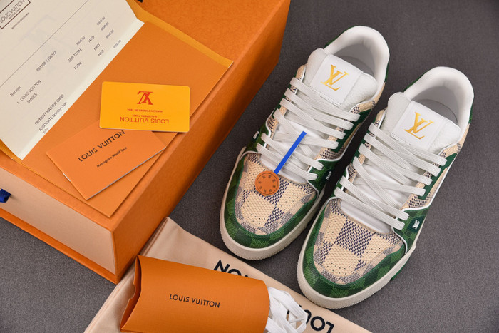 LV SNEAKER LV-000110