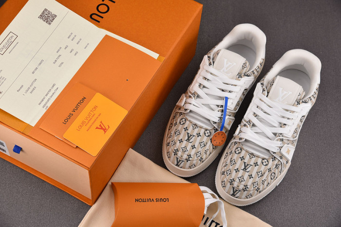 LV SNEAKER LV-000121