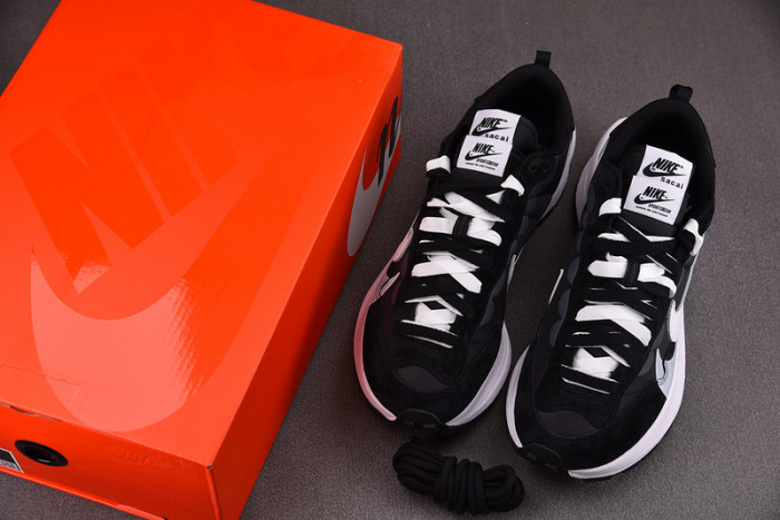 SACAI X NIKE VAPORWAFFLE “Tour Yellow ” DD1875-003