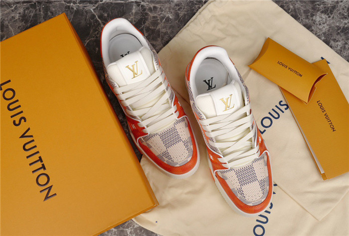 LV SNEAKER LV-000160