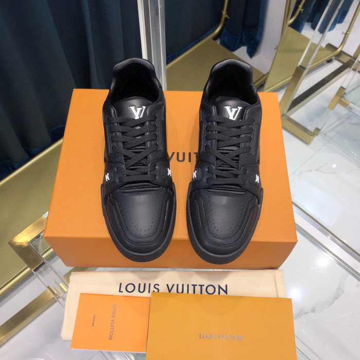 LV SNEAKER LV-000321