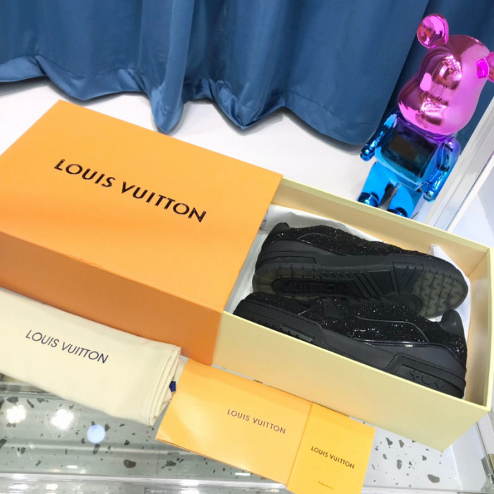 LV SNEAKER LV-000367