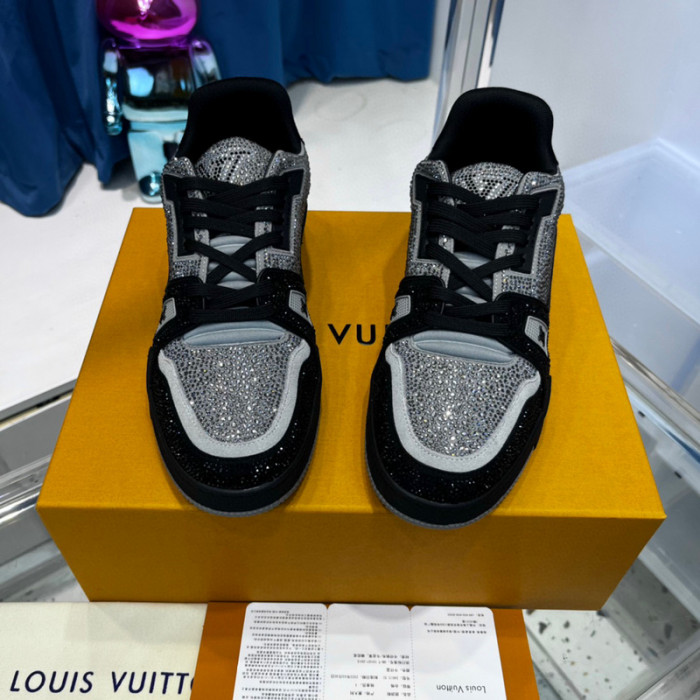 LV SNEAKER LV-000371