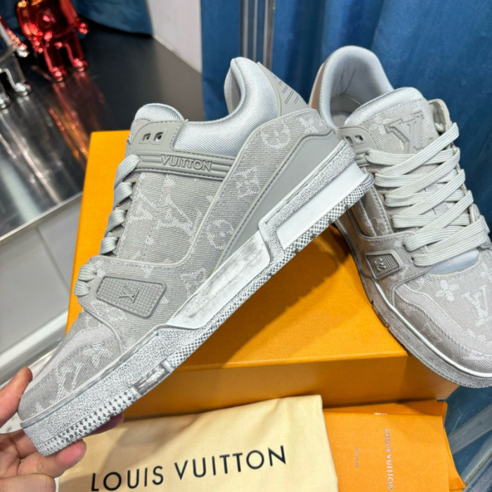 LV SNEAKER LV-000516