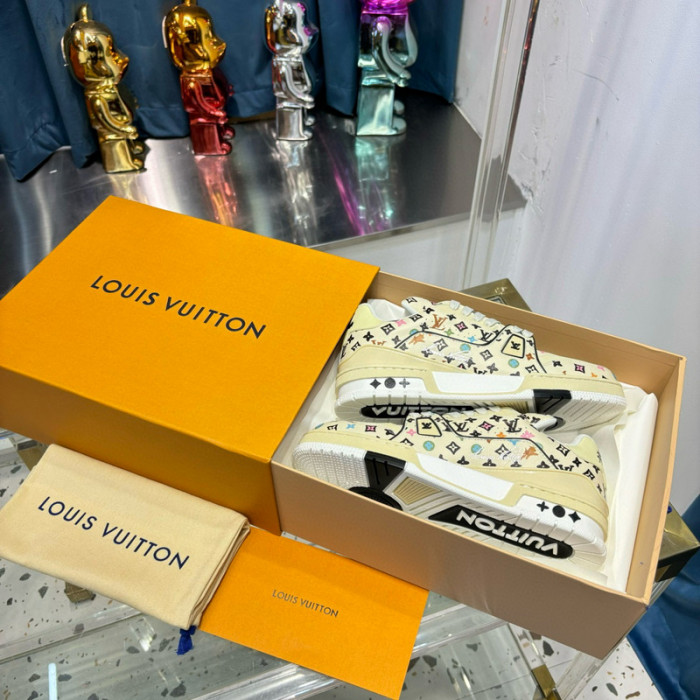 LV SNEAKER LV-000530