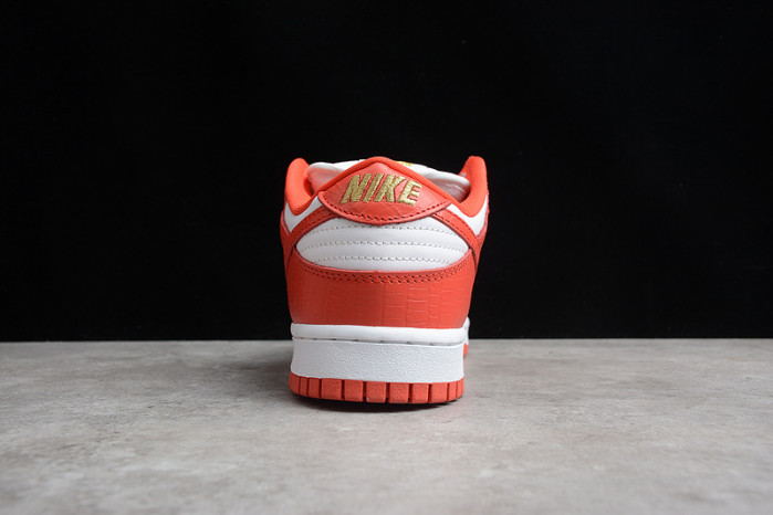 nike sb dunk low S*p*e x nike red dh3228-161