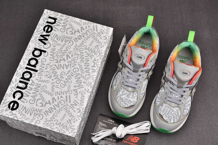 NEW BALANCE SNEAKER NB048