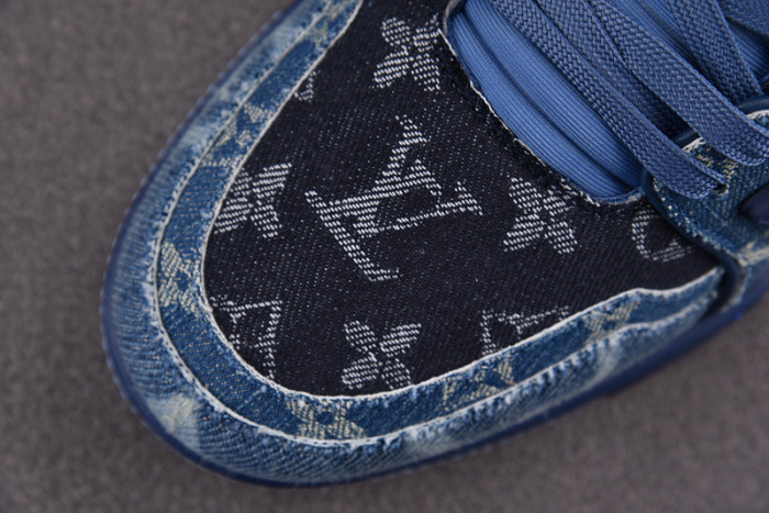 LV SNEAKER LV-000101