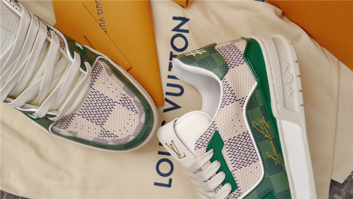 LV SNEAKER LV-000212