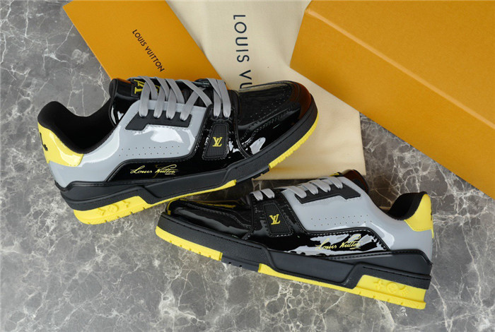 LV SNEAKER LV-000230