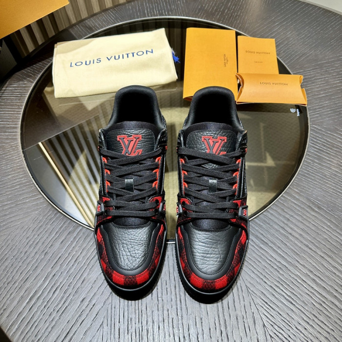 LV TRAINER SNEAKER LV-000584