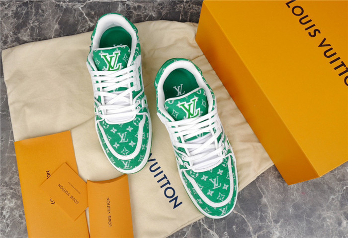 LV SNEAKER LV-000215