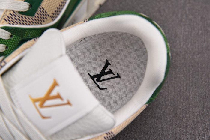 LV SNEAKER LV-000110