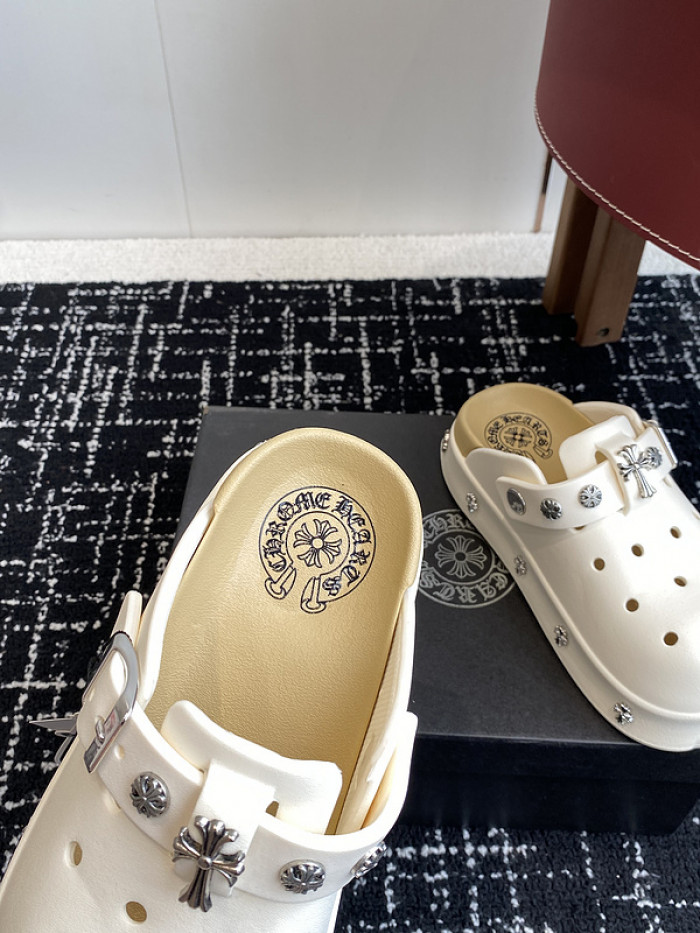 Ch*0me He**ts sandal