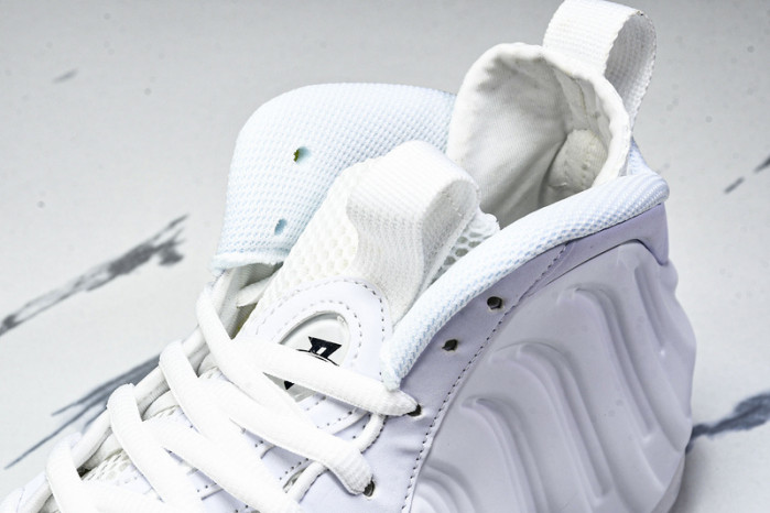 NIKE Air Foamposite One 