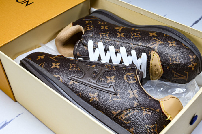 LV TRAINER SNEAKER